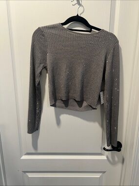 Cropped Long-Sleeve Sparkle Top - Gray
